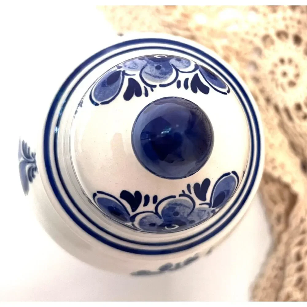 Vintage Delft Blue Handwerk flora keramiek #430 covered ginger jar from Woldring